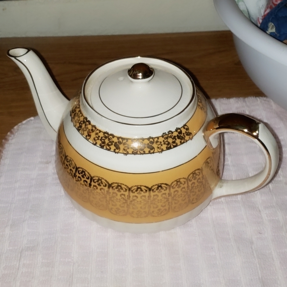 1930's Saddler Staffordshire Vintage Teapot